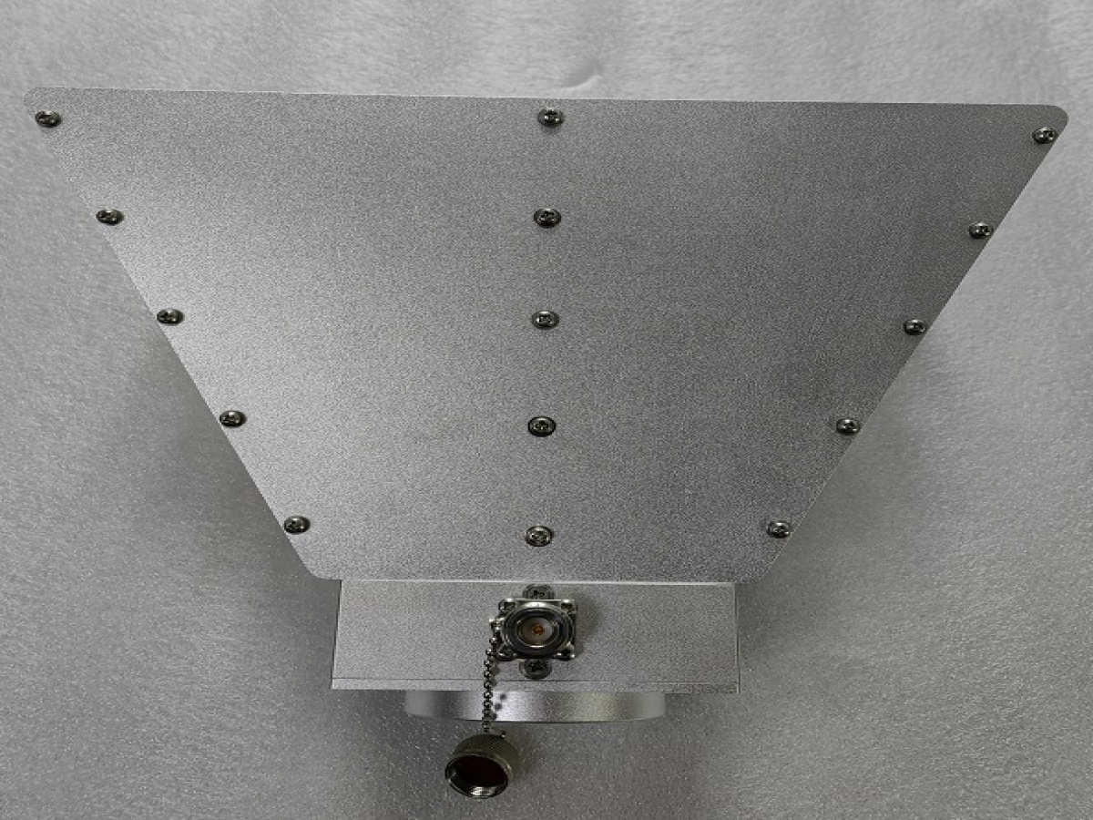 TN3104     喇叭天线(1GHz～18GHz)